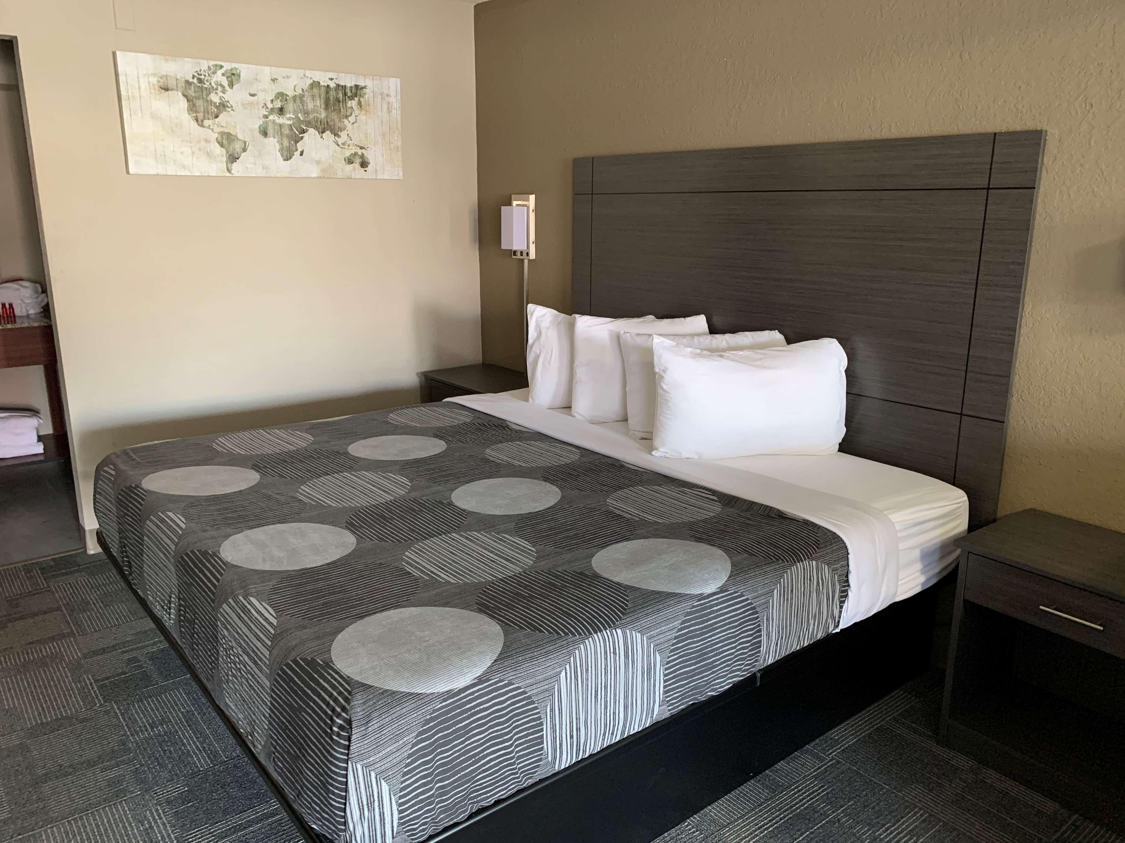Hotel Surestay By Western Olathe